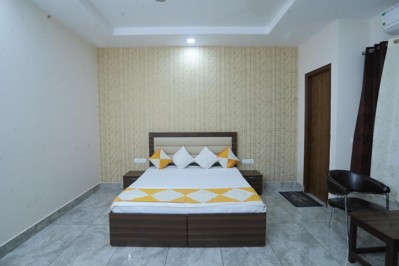 Raghav Inn Karnāl エクステリア 写真